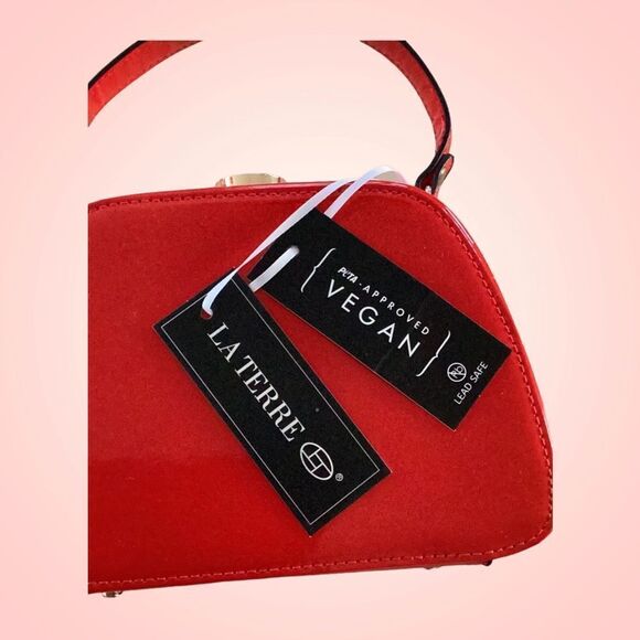 NEW BRIGHT SHINY RED HAND BAG WITH CROSSBODY CHAIN LARGE STONE BLING DECORATION - Picture 13 of 16